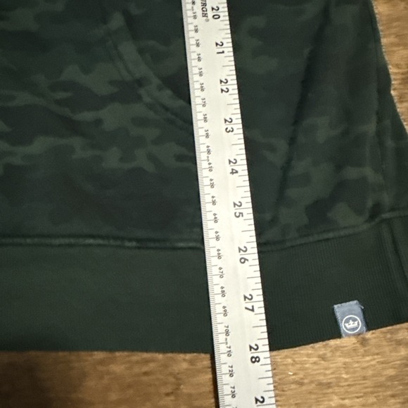 Peter Millar Men's Large Green Pine Camo Performance Hoodie MSRP $150 - Picture 6 of 6